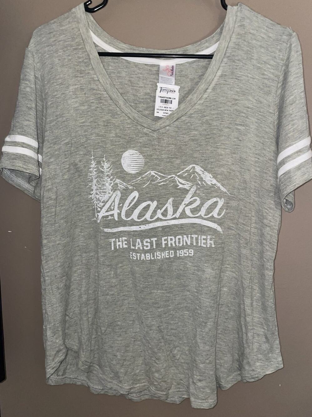 Alaska The Last Frontier Women’s Short Sleeve Gray Tshirt Sz L NEW